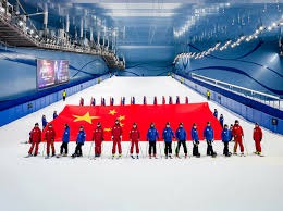 记者：湖人未将艾顿视为长期的中锋人选，他不是东契奇的空接搭档